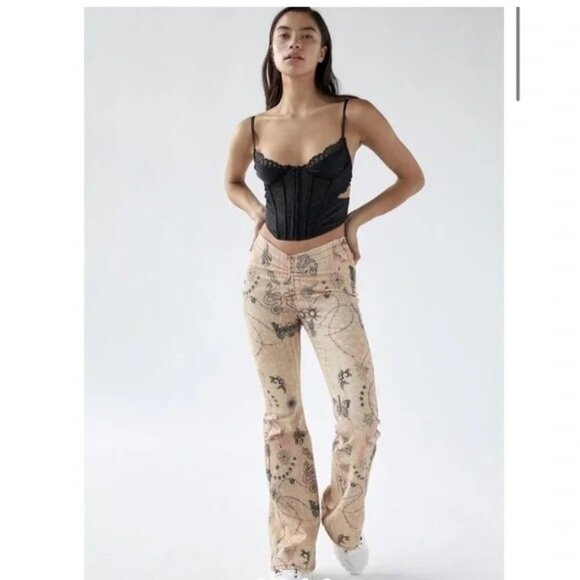 UO BDG Printed Ruched V-Front Flare Jean Size 25 - Picture 2 of 9